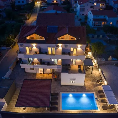 In Okrug Gornji With Sea View, Balcony, Air Conditioning, Wifi 5134-2 Lägenhet *