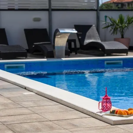 In Okrug Gornji With Sea View, Balcony, Air Conditioning, Wifi 5134-2 تروغير