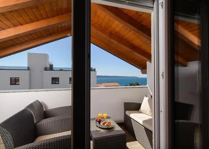 In Okrug Gornji With Sea View, Balcony, Air Conditioning, Wifi 5134-2 特罗吉尔