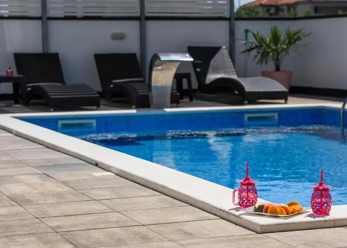 In Okrug Gornji With Sea View, Balcony, Air Conditioning, Wifi 5134-2 特罗吉尔
